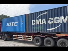 چراغ های باغ جدید در کانتینر بارگذاری شده و آماده حمل می شوند