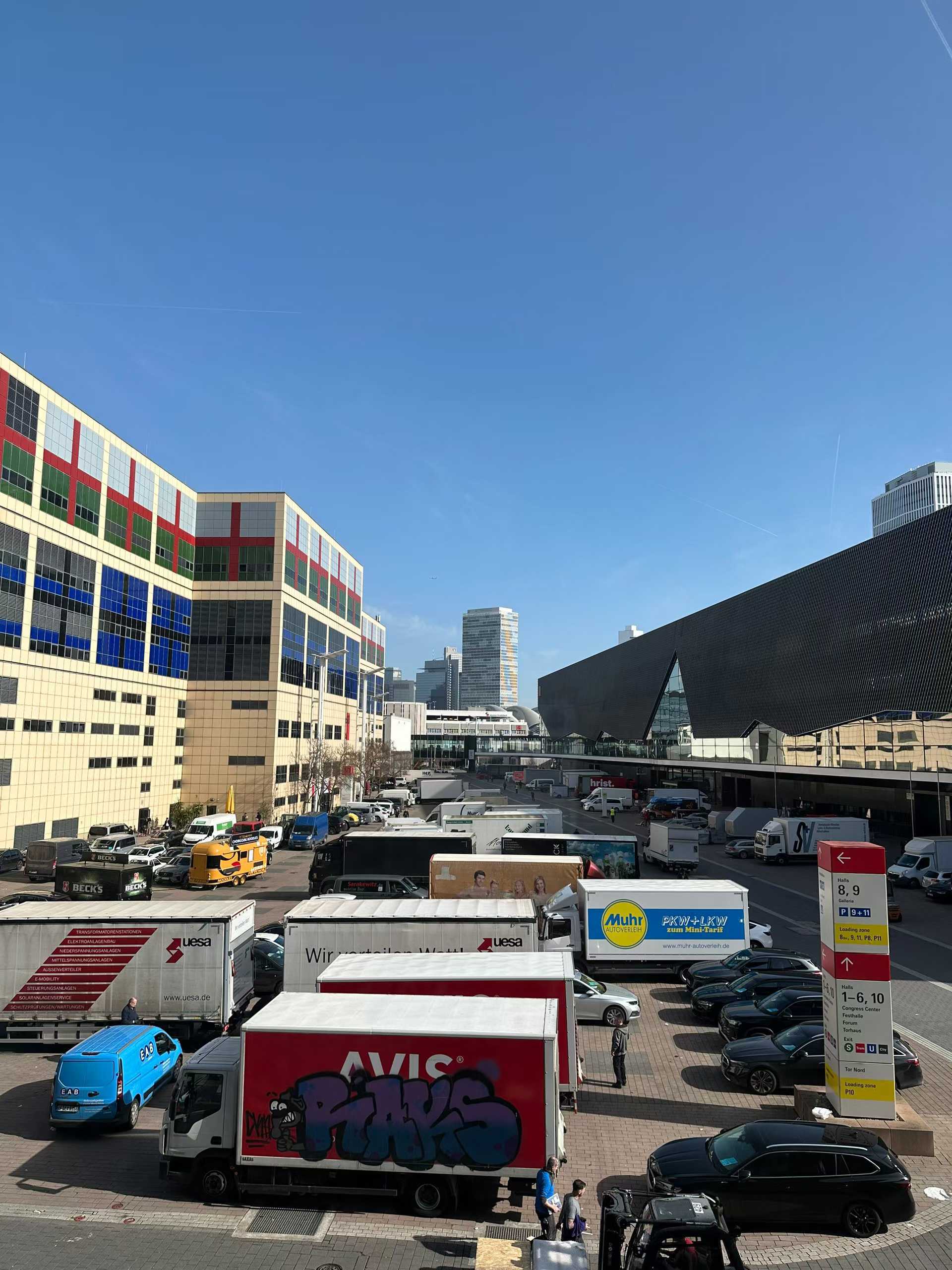 آخرین وبلاگ های شرکت در مورد نورپردازی Jiangsu Awei در نور می درخشد + ساختمان فرانکفورت با نوآوری های پیشرفته خورشیدی.